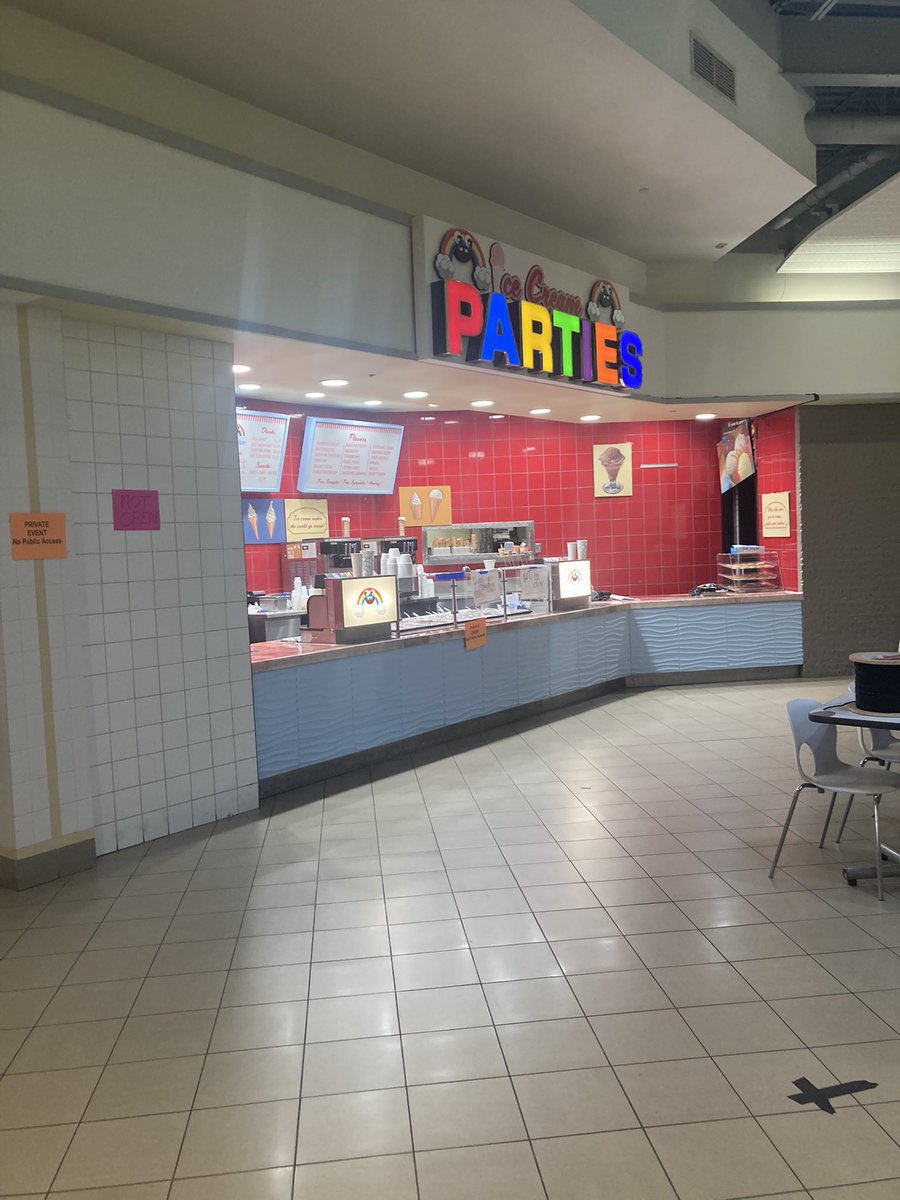FNAFMovieUpdate's tweet photo. It’s all coming together now, plus the floor of Chica’s Magic Rainbow Ice Cream place matches from the leak

#FNAF #FNAFMovie https://t.co/6TyDs1BblY