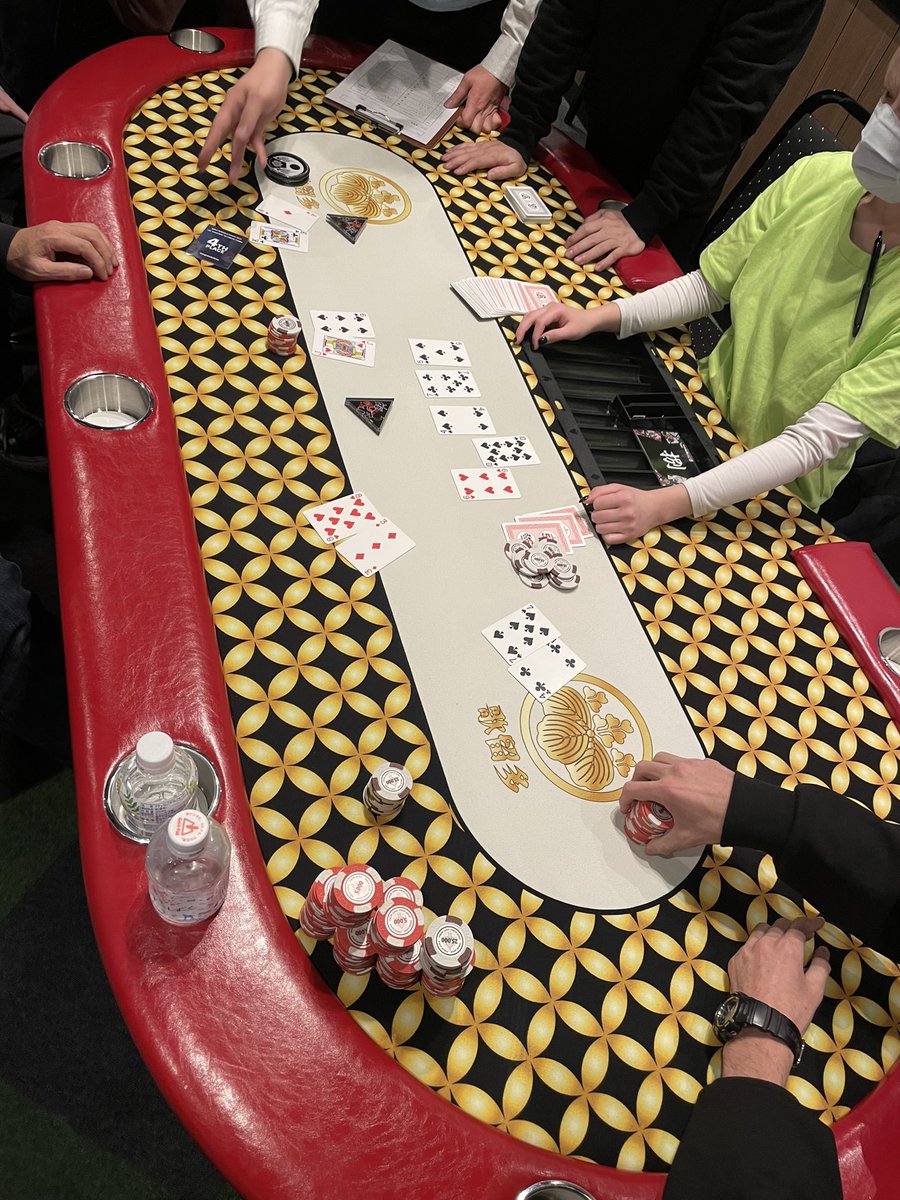 GGPL_mi07's tweet photo. @Yoshi__poker @flush_draw スタック差えぐかった😂
しかもストレート😂
やっぱズルだ https://t.co/1MjGB8O9ze