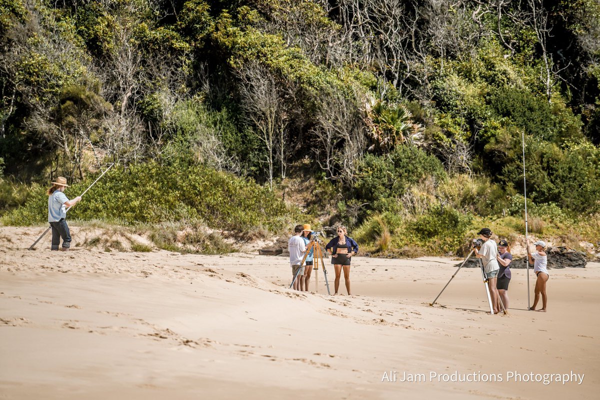 AliJamMedia's tweet photo. Coastal Processes with @DrHannahPower 🌊🌴- 

@Uni_Newcastle #students #studying #coastalprocesses @ #thepacificpalms #eastcoast #nsw #australia 

@UON_research 

📷 @AliJamMedia 

Feat. #coastalscientists @ChloeAlexFitz @Rubyhammond_ @EliseBuller @Tom_P_Newman @MikeKinsela https://t.co/rRJvbQp8bY