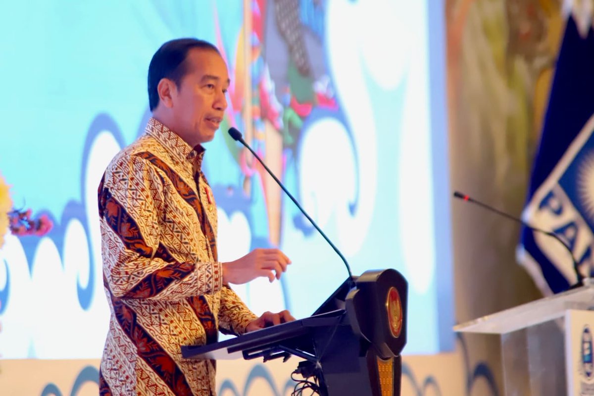 Trilala200's tweet photo. Presiden Jokowi memberi sambutan pada acara pembukaan Rakornas partai PAN Semarang

#WajahBaruPAN https://t.co/C803RIzz0e