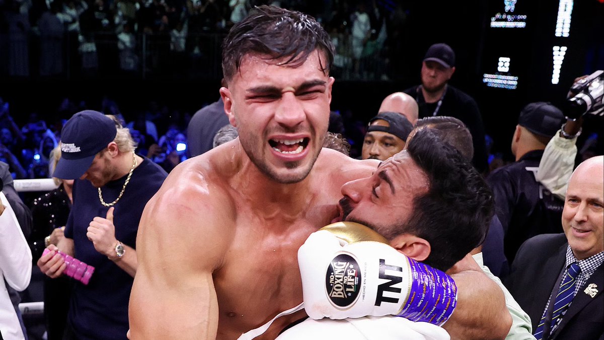 2firs's tweet image. FURY CONQUERS PAUL 🇬🇧

Boxing reigns supreme as professional boxer Tommy Fury defeated YouTube personality Jake Paul by split decision in Saudi Arabia. 🇸🇦

READ: 2firs.wordpress.com/2023/02/27/tom…

#Boxing #PaulFury