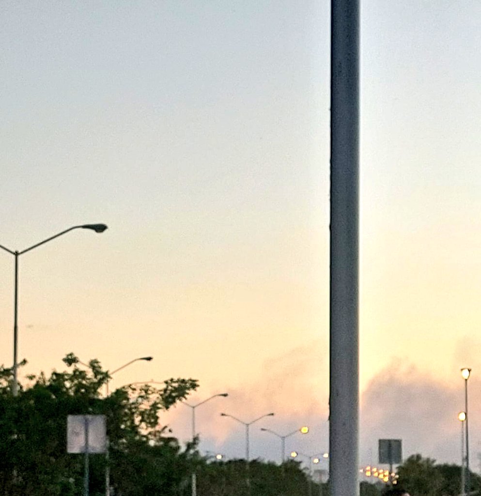 Bere_mu_Za's tweet photo. Incendio de relleno sanitario generó nube tóxica. Tuvieron que desalojar a pobladores de #Chalmuch #Yucatan #Merida https://t.co/OTQ9QuC7hW