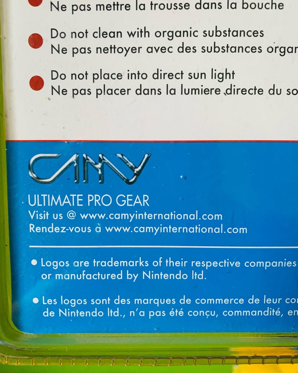 Linksliltri4ce's tweet image. 2007 CAMY Wii Hero Pack

As you may know by now, my favorite Zelda collectibles are the oddities. This #Wiimote sword and shield accessory pack was released in Aug 2007 by #CAMYInternational. The bootleg #MasterSword clips onto the wiimote while the knockoff #HylianShield