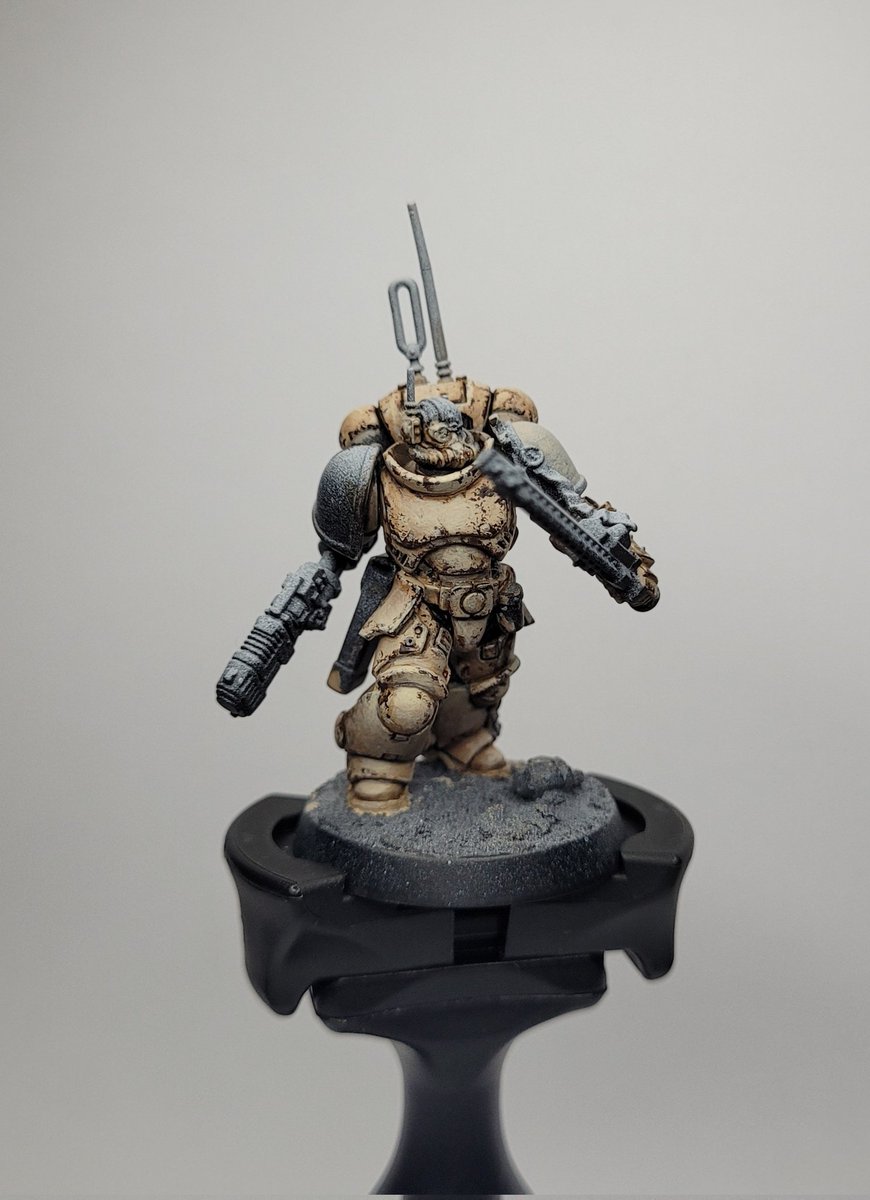 Predatorias's tweet photo. WIP peinture d'un petit #spacemarines (en mode Mechanicus) 👀
#WarhammerCommunity #warhaprem #warhammer40k https://t.co/A9tKIQDR6f