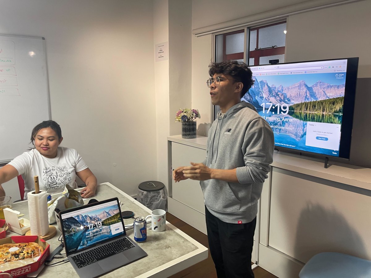 wearedistillery's tweet photo. The Singapore team gathered for a fun evening filled with delicious pizza and drinks ๐ We shared the work we're most proud of, and looked back at what we've delivered so far this year. We're proud of our hardworking team! ๐
#wearedistillery #teamwork #officeculture https://t.co/neoUxpztxG