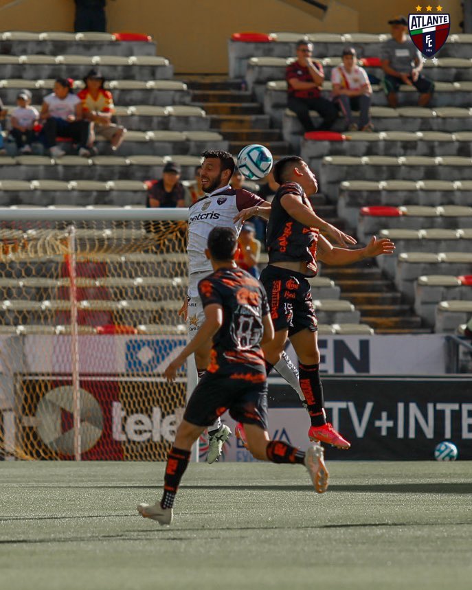Imágenes de nuestra victoria el día de hoy ante Club Atlético Morelia en la #Jornada8 del Torneo #Clausura2023. 👊🔵🔴

Cortesía: Club Atlético Morelia / Liga Expansión MX 

#SerAtlante #SerdeHierro #SerdelPueblo