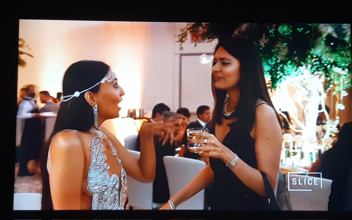 linmcgowan's tweet photo. Not only is Avni a great wing woman, she looks absolutely stunning at the wedding. #ksquared #FamilyKarma #LoveWins ๐ซถ๐งก๐ณ๏ธโ๐ https://t.co/eZcDuf4EnZ