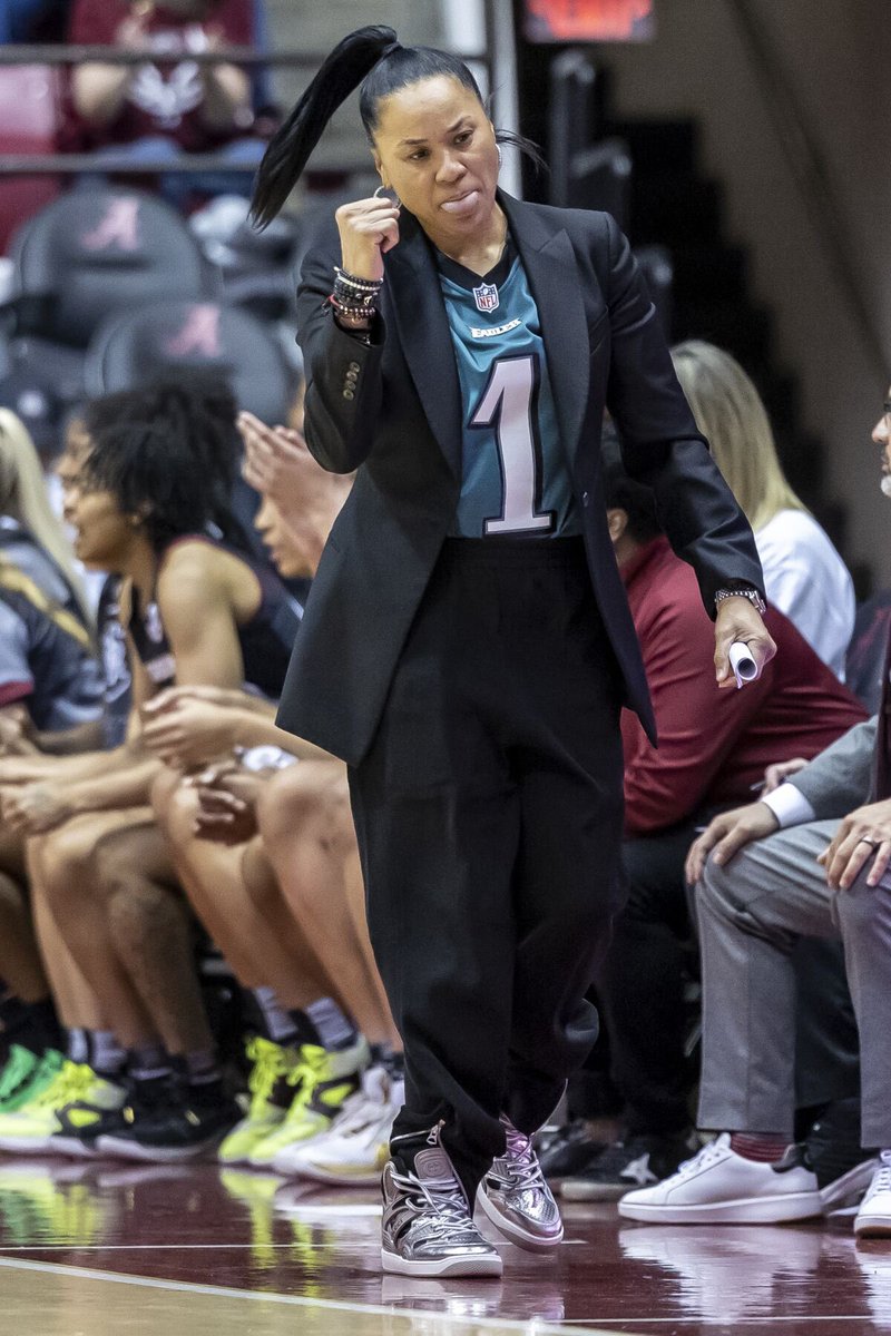 CWilliamson44's tweet photo. Shoutout Niele Ivey and Dawn Staley for leading their teams to an ACC and SEC regular season title respectively. Black women are THE standard ! https://t.co/RMadodz8T2