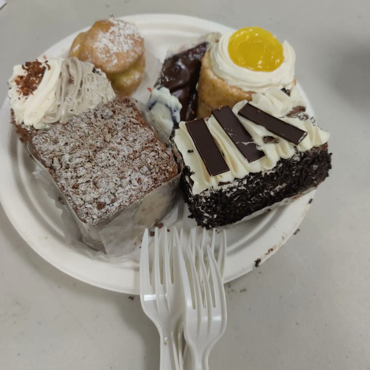 RynginG's tweet photo. Delicious food and dessert to spare on a beautiful Sunday (earlier today) ❤️

#chinatownnyc
#asianfood https://t.co/zByKApElkb