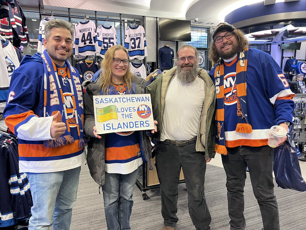 WillChiarucci's tweet photo. This is pretty cool. Islanders fans from Saskatchewan. Unbelievable. Very nice to meet you today. Always believe. @grrlb0t @jerkb0t @nyislanders @islesmeetups @tomlofaso329 @islessignguy #isles https://t.co/wLviveouts