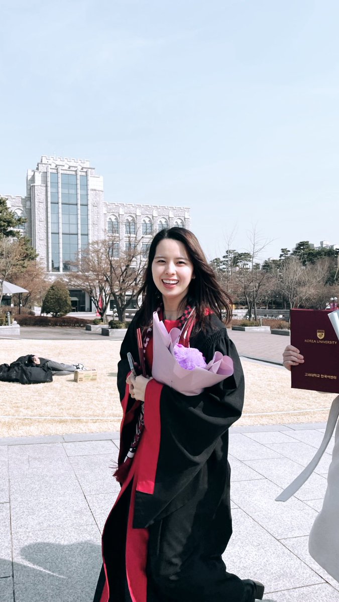 fldh1999's tweet photo. 高麗大学韓国語センター卒業しました👩🏻‍🎓💐あっという間だった9ヶ月間！！
素敵な友達・先生に恵まれ、コデを選んで本当に良かったです！😌

#韓国留学 #コリョデ https://t.co/wm9hpFcyYS