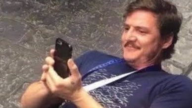 Joel esperando mientras Ellie se pone a recordar su pasado por 50 minutos en lo que se desangra: 

#TheLastOfUs #TLOU #TheLastOfUsHBO