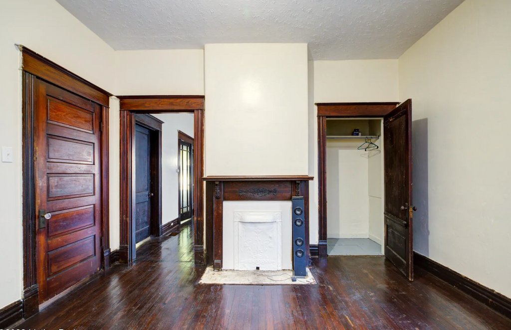 oldhouseunder50's tweet photo. Checkout the impressive woodwork and hardwood floors throughout this affordable home.

#affordablehome #kyrealestate https://t.co/w0psf2DtCT