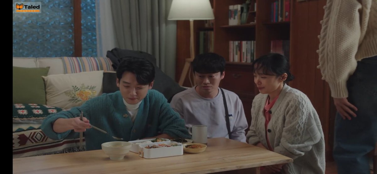 Edilenne14's tweet photo. Ele namora o namoro deles 😍♥️ #CrashCourseInRomanceEp11 https://t.co/TzLgCA1WeM