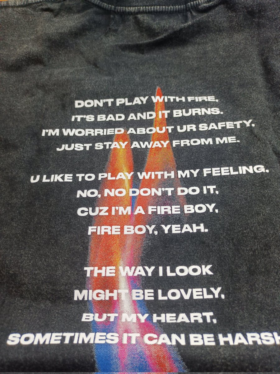 bpjs_G9997's tweet photo. ได้แล้วเสื้อ FLAMES TEE 👕🖤✨
เนื้อผ้าดีมาก เสื้อสวยสุดๆ ชอบมากๆเลย❤️
นึกว่าจะไม่ทันงานแฟนมีตน้องพีพีแล้ว😻
#FIREBOYCollection
#PPKritEntertainment
#PPKrit https://t.co/sMba8s32Qa