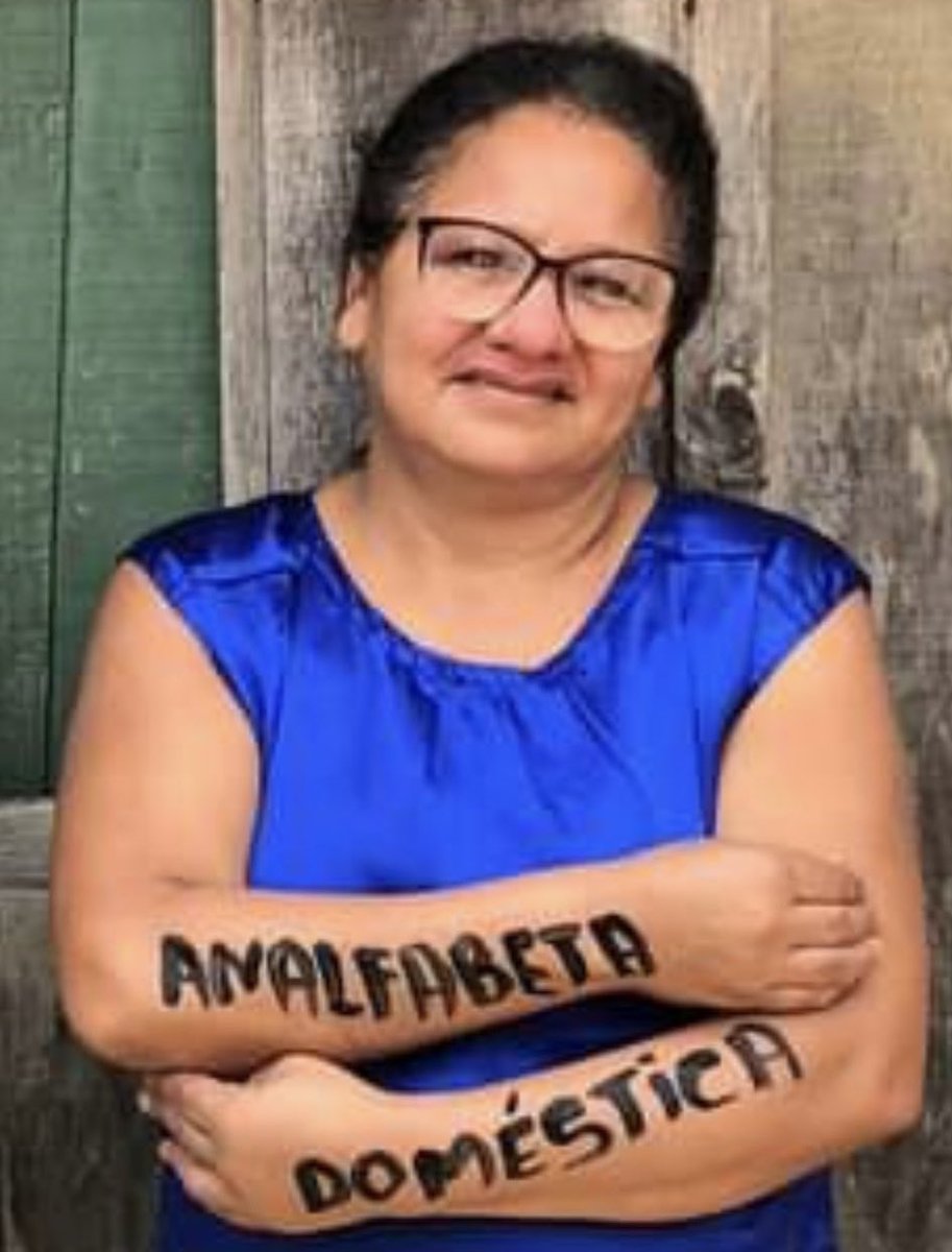 poponze's tweet photo. 🚨VEJA: Jovem comemora aprovação em medicina e descreve profissão dos pais: ‘Lavrador/Pescador’ e ‘Analfabeta/Doméstica’ https://t.co/u9utbPigTf
