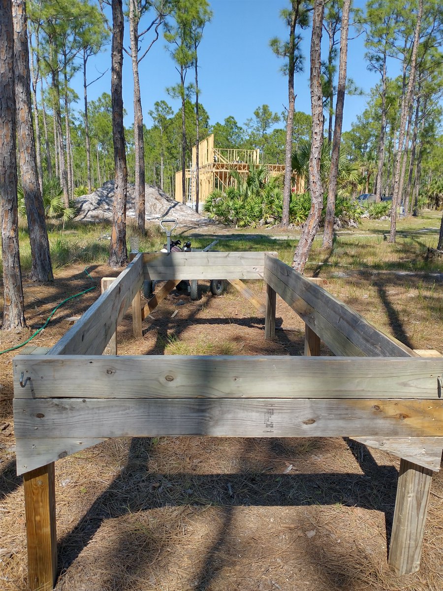 ckmyers4's tweet photo. A project within a project.
Garden boxes & home build.
#CrewOf2 https://t.co/wCiQHBfX99