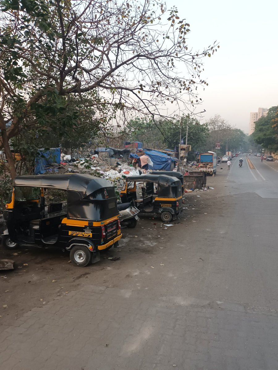 sumoric's tweet photo. Slum encroachment/garbage processing businesses flourishing in suburban collector @CollectorMsd plot CTS B7/623 in Pestom Sagar Chembur(W) under @mybmcWardMW jurisdiction. @SwachhBharatGov What about Swachhata? law &amp; order? @MumbaiPolice good governance? @BJP4Mumbai @mlamangesh https://t.co/kc35oMRP50