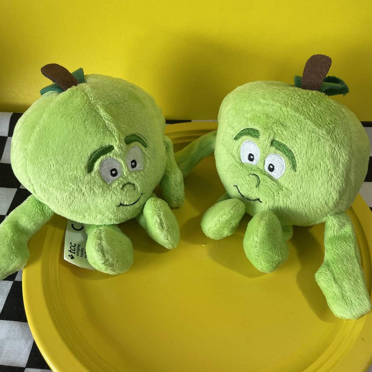 WinniedollS's tweet photo. Green Apple Goodness Gang 🍏
55 baht
#ตุ๊กตามือสอง #ตุ๊กตา #ตุ๊กตาผัก #ตุ๊กตาผลไม้ #goodnessgang #ตุ๊กตามือสองสภาพดี #ตุ๊กตางานอเมริกา https://t.co/tZlabL2aOt