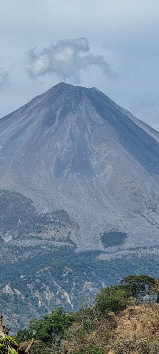 yax_gom's tweet photo. @indira_vizcaino Hoy nuestro volcán mostró una de sus mejores facetas. https://t.co/hmp1Bh9IN8