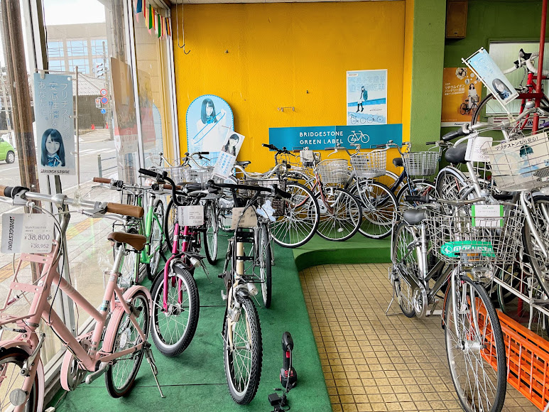 oodori53's tweet photo. 大通商店街のお店紹介☺
２回目は杉山屋自転車店さんです！

３代目店主須田さんは
５０年以上も続けてこられた大ベテラン✨
故障でお困りの方、お急ぎの方もご連絡ください！
出張修理も承っております♪
自転車のことなら是非！杉山屋自転車店さんへ✨

#酒田大通り商店街 #杉山屋自転車店 #出張修理 https://t.co/gYeiMXPoNa