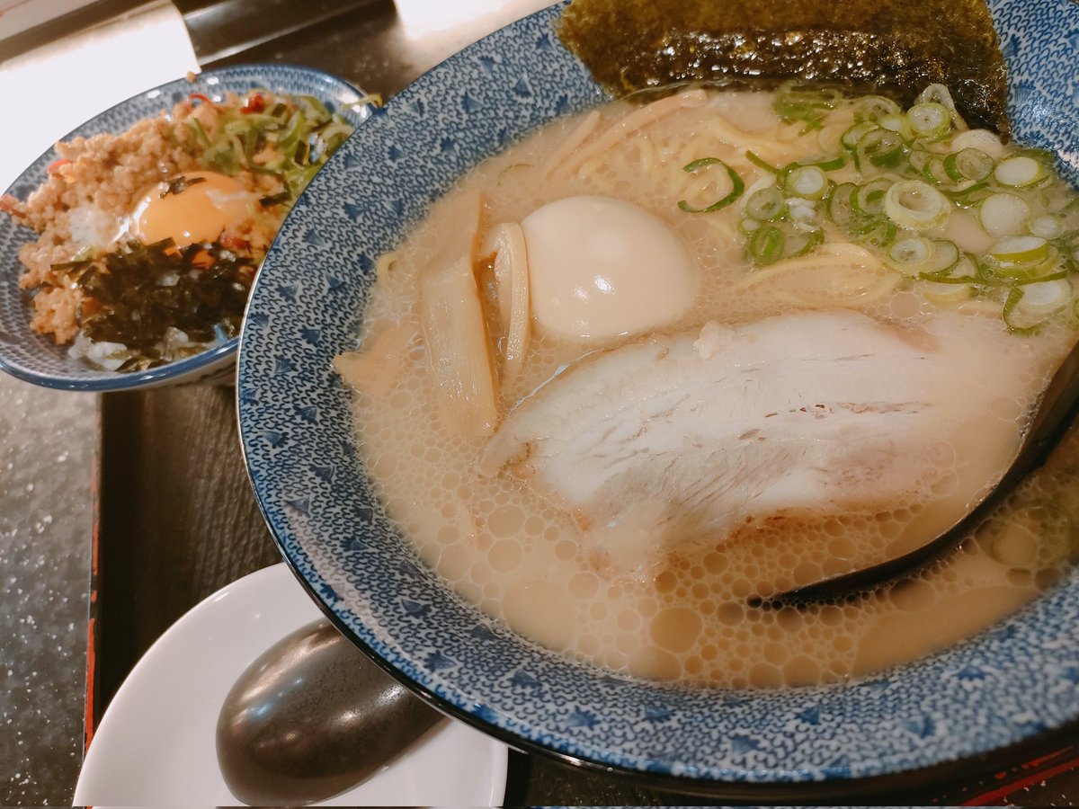 miki6303's tweet photo. 「一口ちょうだい」って言った時にはもう、私のスープにレンゲ入っててんけど、、、
長いこと一緒にいるのにまだ私がそういうの嫌いなのわかってない旦那氏。
カウンター席じゃなかったらビンタしてた。 https://t.co/5jZdeRccjX