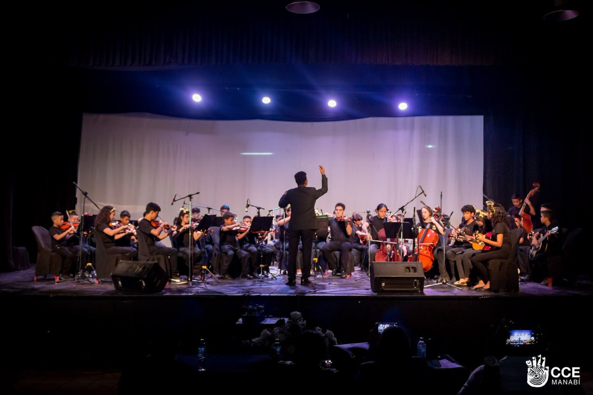 ManabiCce's tweet photo. El Centro de Estudios Musicales #Harmonique, realizó el concierto de culminación del proyecto "Niñ@s y adolescentes fortaleciendo habilidades cognitivas e inclusión social mediante herramientas musicales del Florón de Portoviejo".En el acto se entregaron reconocimientos. https://t.co/eSvkgITiIV