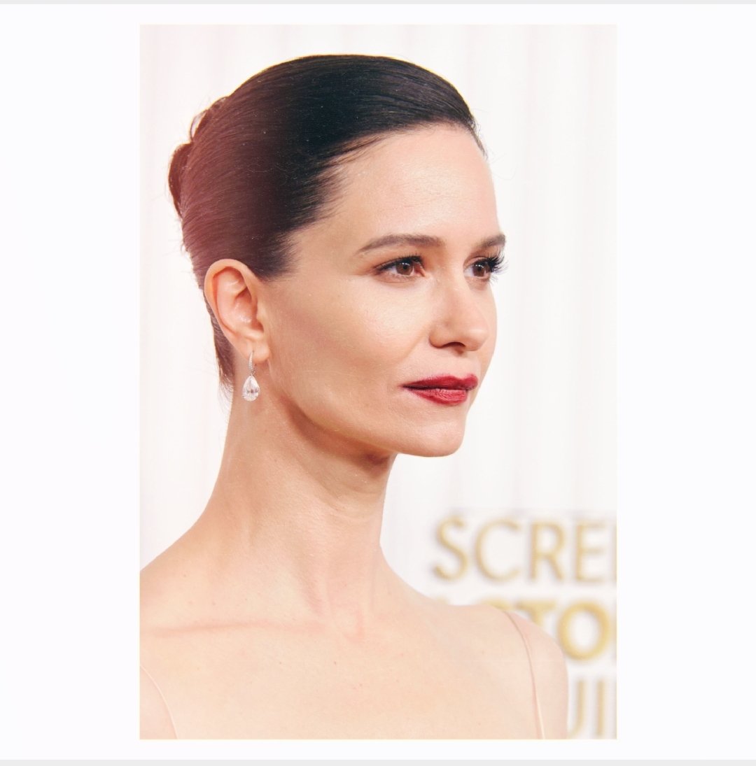 Katherine Waterston Russia tweet media