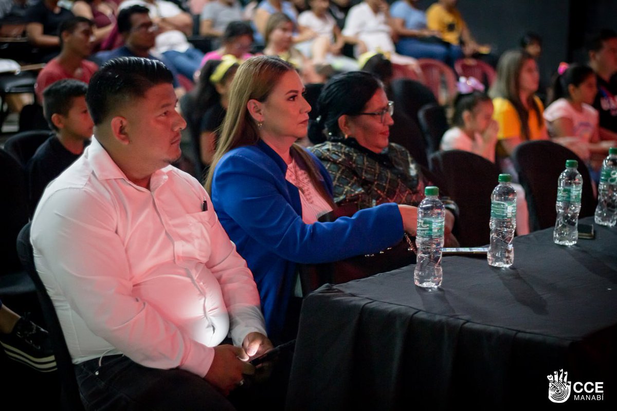 ManabiCce's tweet photo. El Centro de Estudios Musicales #Harmonique, realizó el concierto de culminación del proyecto "Niñ@s y adolescentes fortaleciendo habilidades cognitivas e inclusión social mediante herramientas musicales del Florón de Portoviejo".En el acto se entregaron reconocimientos. https://t.co/eSvkgITiIV