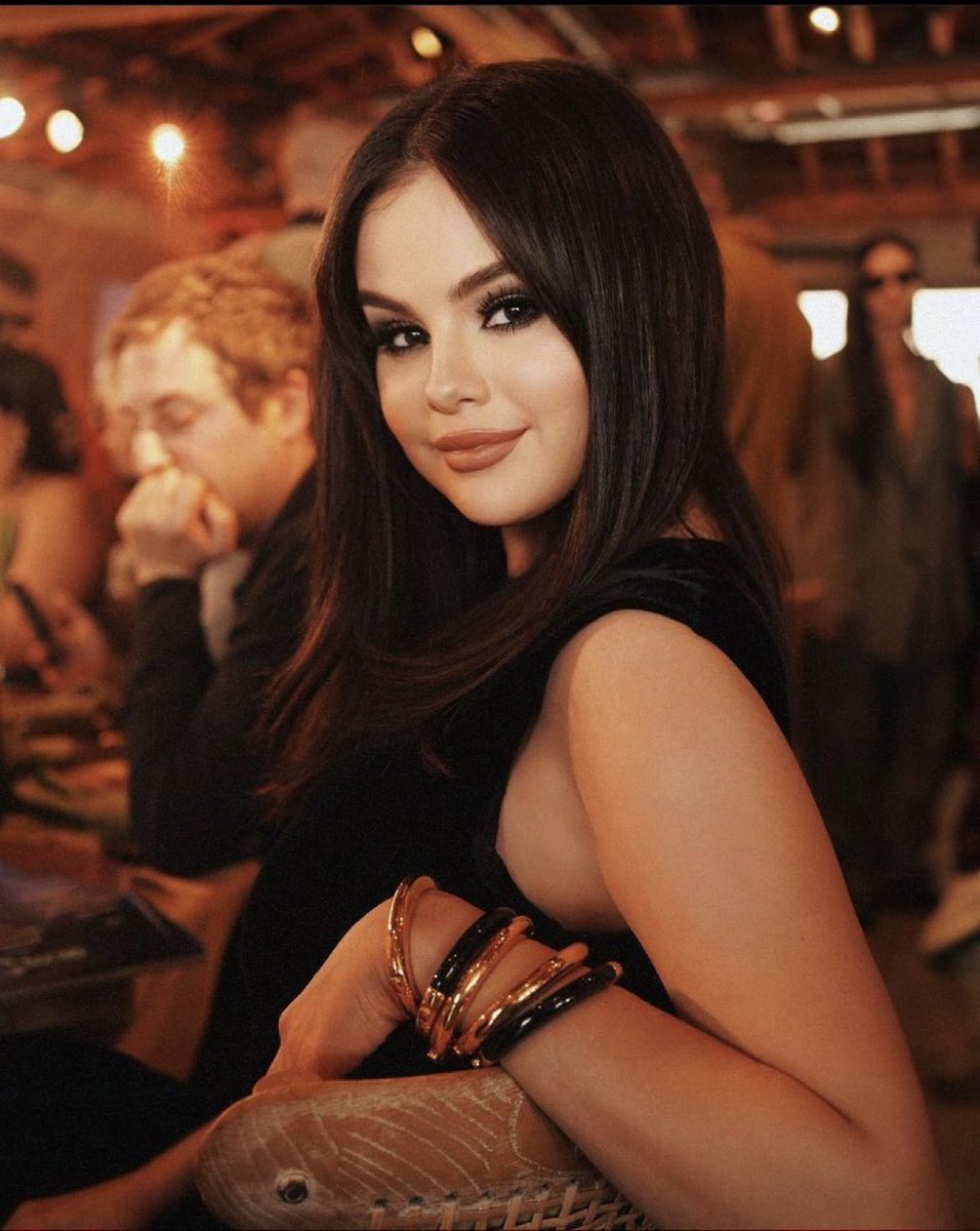 selena gomez really is the it girl