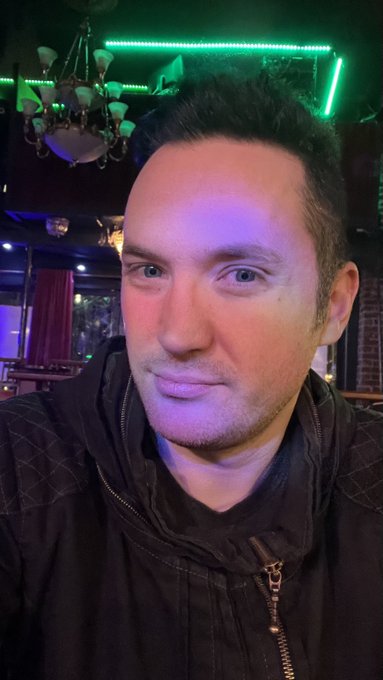 Karaoke hosted by drag queens? I'm 💯 here for it. Every Sunday. https://t.co/C4jQYZRzrH