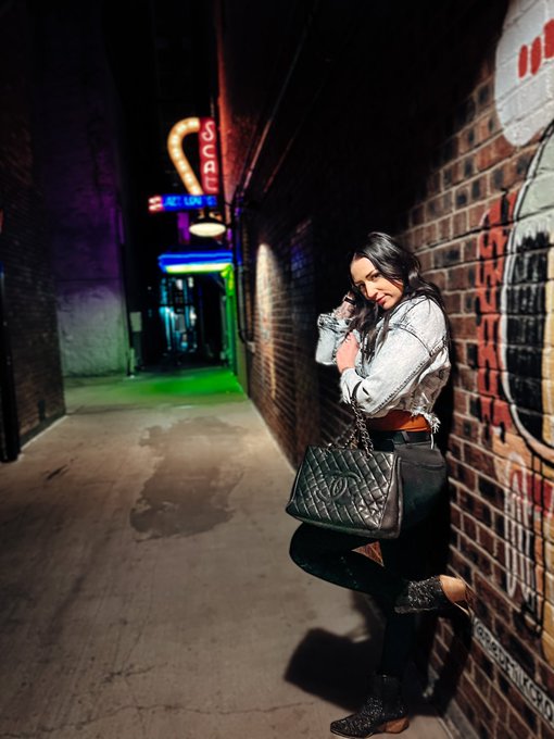 You meet me in this alleyway, you running away scared or what? https://t.co/jgsfCvaAgG<a href="/tag/newprofilepic"class="tags"><span>#newprofilepic</span></a>