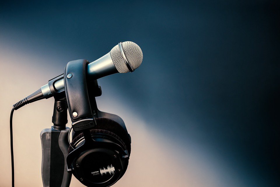 TheGr8BearKing's tweet photo. hey guys. after no consideration i have decided to hang up the mic and retire my hip hop/spoken word/RnB career

ive had an elustrious career working with the likes of jay z , snoop dogg, woody toy story etc

thank u for ur support and the allegations are not true 🔥🔥🔥🔥 https://t.co/6SZ08b31Mk