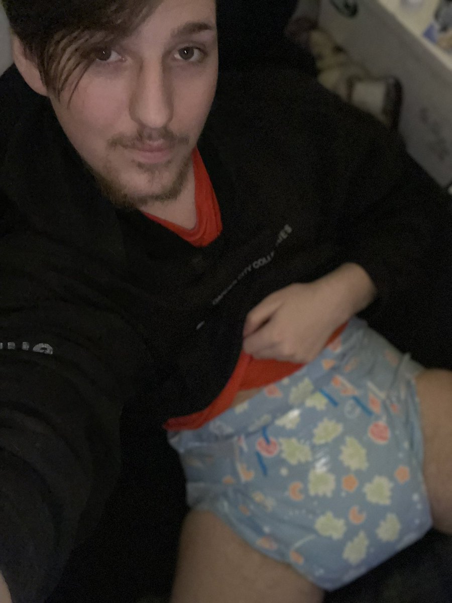 paddedstoner420's tweet photo. Currently in a wet double diap about to play cod zombies https://t.co/QoqBZoRbAb