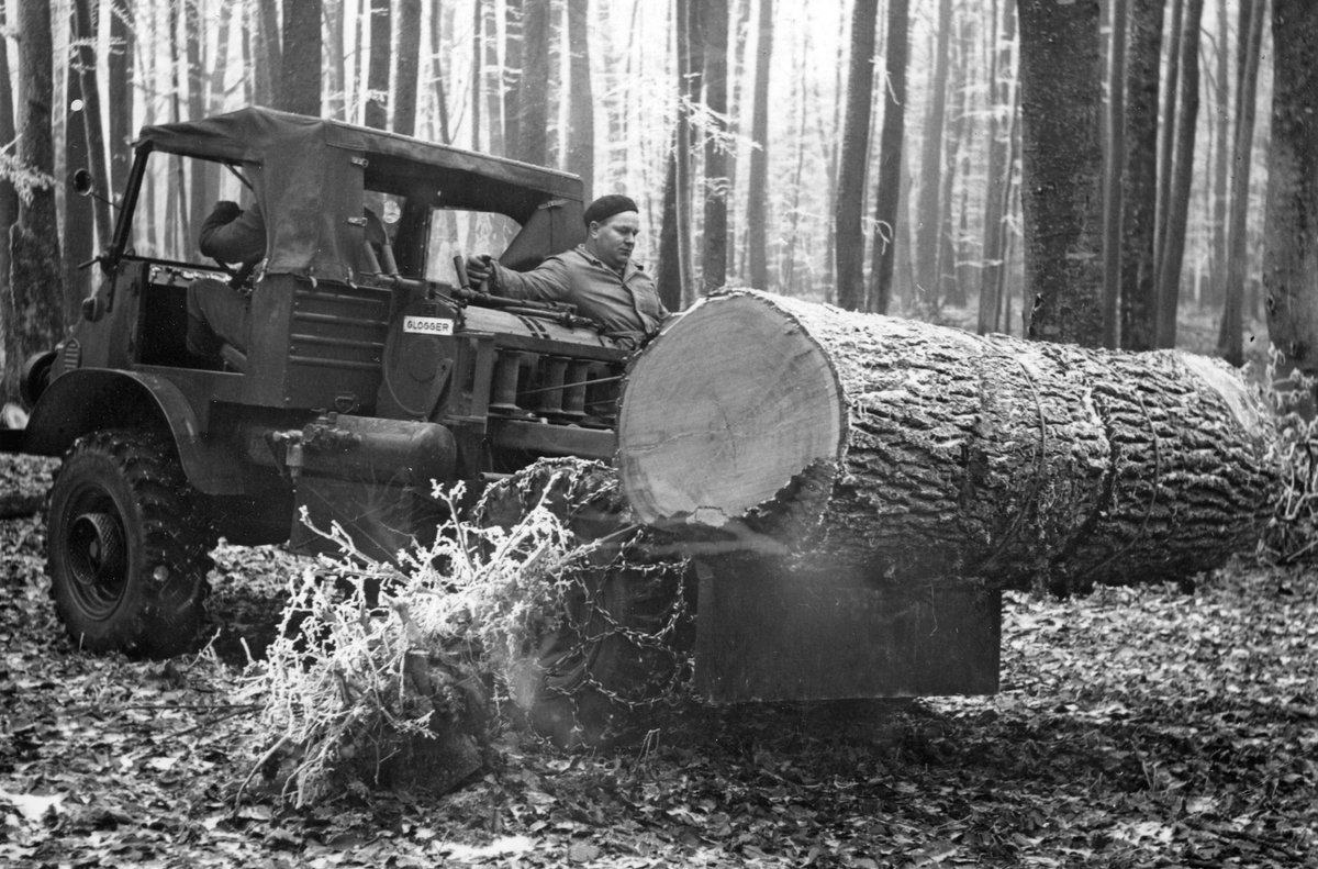 UnimogCommunity's tweet photo. Unimog 411 with rear blade and double drum winch from Glogger transporting logs. Photo Mercedes-Benz
#mercedesbenz #unimog #daimler #ucg #unimogfan #forstwirtschaft #forst #forestry #unimogclubgaggenau #unimogcommunity #unimogmuseum #glogger #seilwinde https://t.co/hylJg6ZM9k