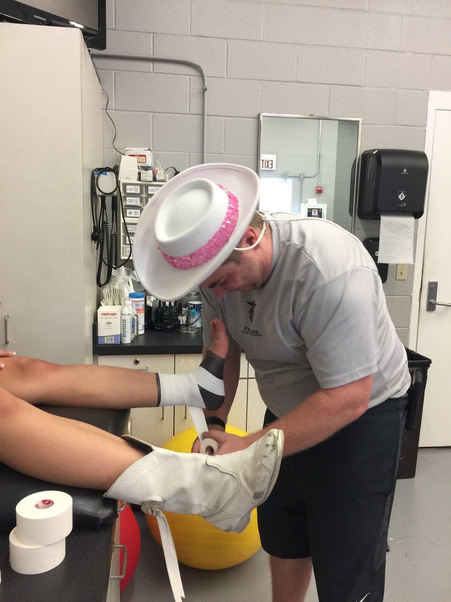 mnhopper1s's tweet photo. #ThrowbackTuesday: 2022-2023 marks year 9 at @FriarsAT for me! I've been #BLessed with the opportunity to provide care to thousands of #BLFriars and have a place to call home. #AT4ALL #AT4thAT #NATM2023 https://t.co/fYEOGf8ukY