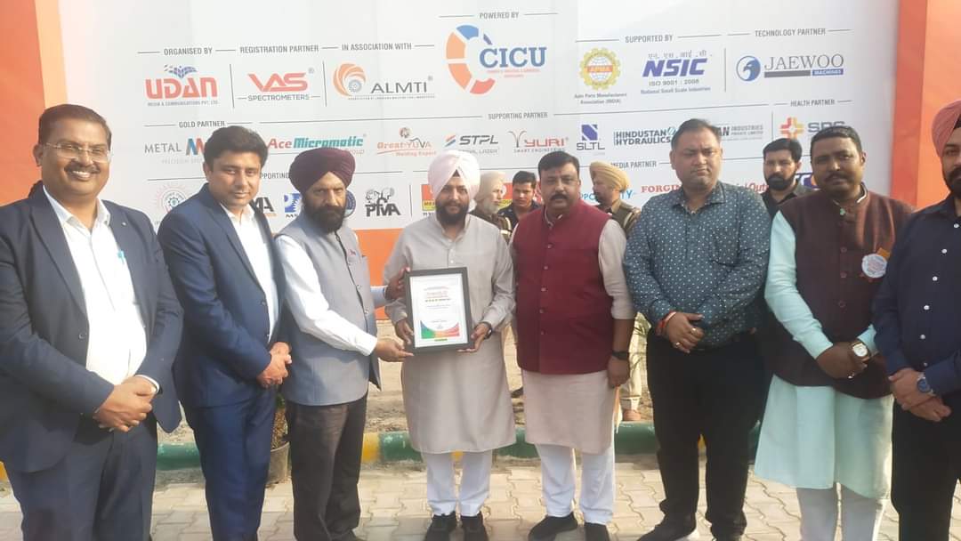 Gosha4india's tweet photo. ਲੁਧਿਆਣਾ ਦੇ ਸਾਹਨੇਵਾਲ ਵਿਖੇ ਚਲ ਰਹੀ ਚਾਰ ਦਿਨਾਂ #MachAuto-Expo ਜਿਸ ਵਿੱਚ ਵੱਡੀ ਪੱਧਰ ਤੇ ਉਦਯੋਗਪਤੀਆਂ ਨੇ ਭਾਗ ਲਿਆ l ਇਸ Expo ਵਿੱਚ ਬਤੌਰ ਮਹਿਮਾਨ ਜਾਣਾ ਹੋਈਆ l ਇਸ Expo ਨਾਲ਼ ਲੁਧਿਆਣਾ ਦੀ ਇੰਡਸਟਰੀ ਨੂੰ ਕਾਫੀ ਫਾਇਦਾ ਮਿਲੇਗਾ l ਸ. ਉਪਕਾਰ ਸਿੰਘ ਆਹੂਜਾ ਜੀ ਅਤੇ ਸ. ਜੀ ਐਸ ਢਿੱਲੋਂ ਦਾ ਇਹ ਬਹੁਤ ਹੀ ਸ਼ਲਾਘਾਯੋਗ ਉਪਰਾਲਾ ਹੈ l https://t.co/KFQ2BJ7H5K
