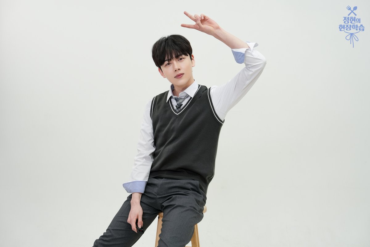 Team_Junghyun's tweet photo. [정현의현장학습] 
Ep. 2 #BehindtheScenes 
#SelfieTime 📸 https://t.co/1hNpe8COuA