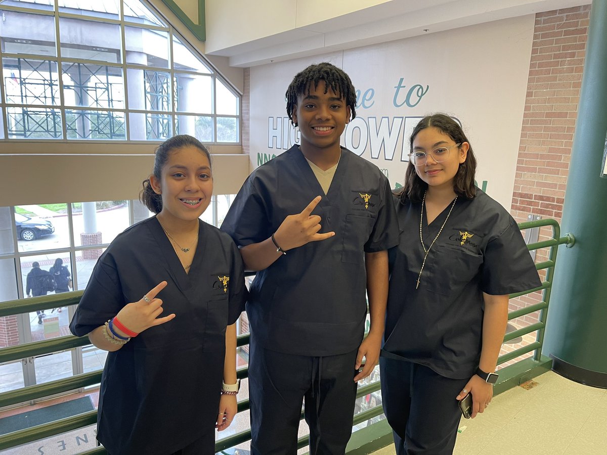 HHS_PTECH's tweet photo. Scrubs &amp; white jackets are in. Representing @HHS_PTECH @HHS_Canes @FortBendISD our future medical assistants of @WeAreHCCS #bethestorm https://t.co/SjyWJiPreh