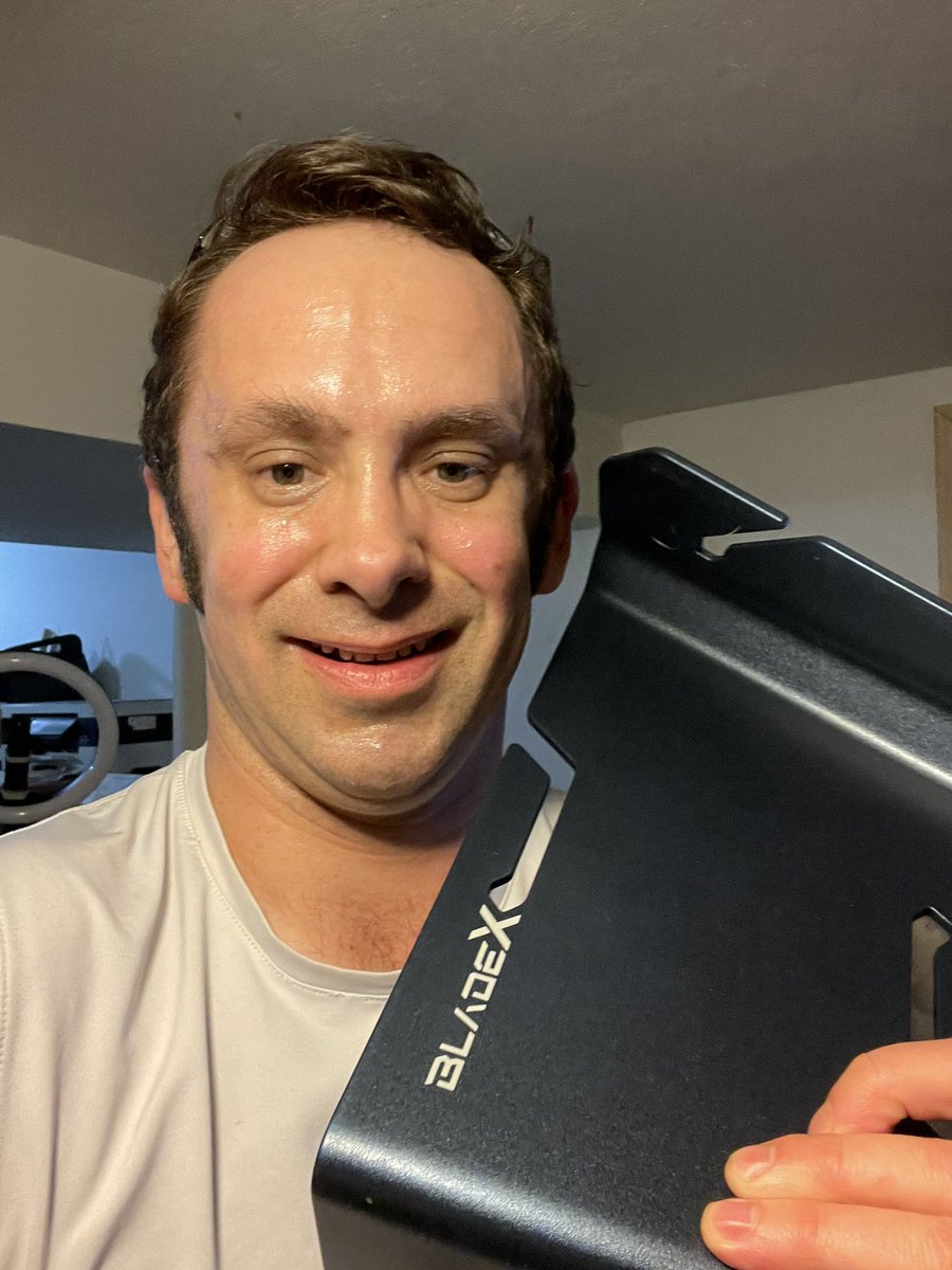 AgentUlland's tweet image. Got my workout in finally, this Sunday evening. Using my Blade X

#WorkoutSunday
ChestPress
Squat w/Blade X
Push-ups w/Blade X
Deadlift w/Blade X
Bicycle Crunch 
Flutter Kick