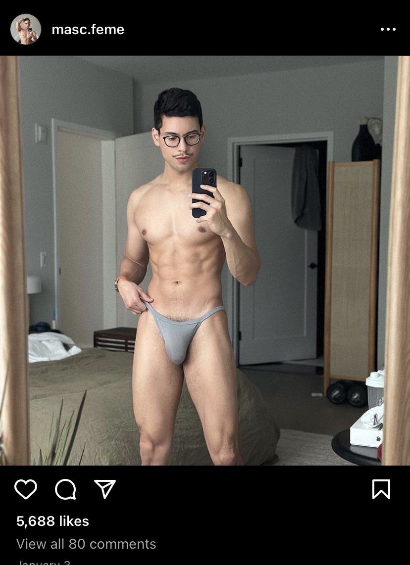 Saben si este wey tiene twitter??