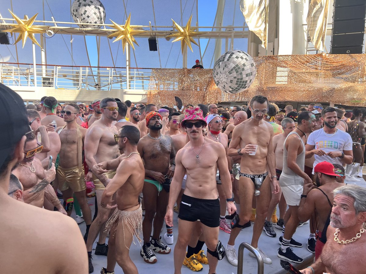 I can’t believe I kept running into <a href="/grgisthewerd/">Greg McKeon 👨🏻‍🌾🌲</a> on my Atlantis cruise and always chickened out to say hello. He’s even more adorable in person.