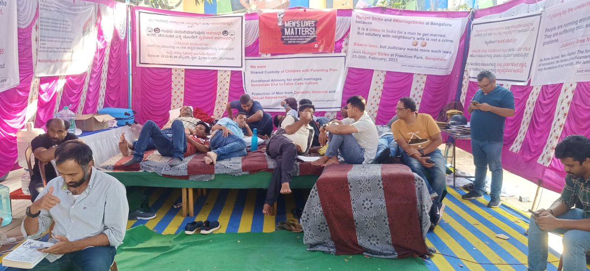 G13Rajesh's tweet photo. Bengaluru hunger strike..... Really eye opening strike for men issues. I support them whole hearted by seeing the situation faced by married.
#BengaluruHungerStrike 
#Bengaluru https://t.co/VFeS2WKMsm