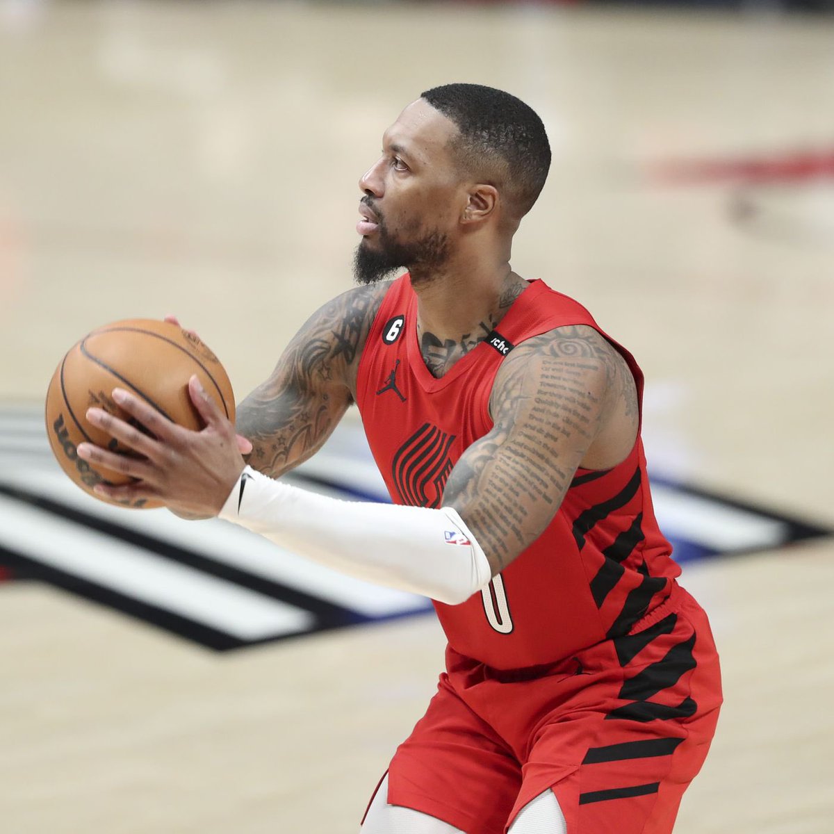 LegionHoops's tweet photo. DAME TONIGHT:

71 PTS (CAREER-HIGH)
13 3PM (CAREER-HIGH)

WHAT A PERFORMANCE. 🤯🤯🤯 https://t.co/d6yIM9vLlO