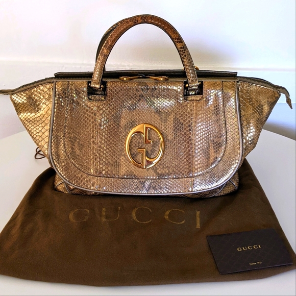 CAG2500's tweet photo. So good I had to share! Check out all the items I'm loving on @Poshmarkapp from @eluxconsign #poshmark #fashion #style #shopmycloset #custommadebyfurrier #louisvuitton #gucci: https://t.co/na1vbFRLt4 https://t.co/MnZmU0R4QE