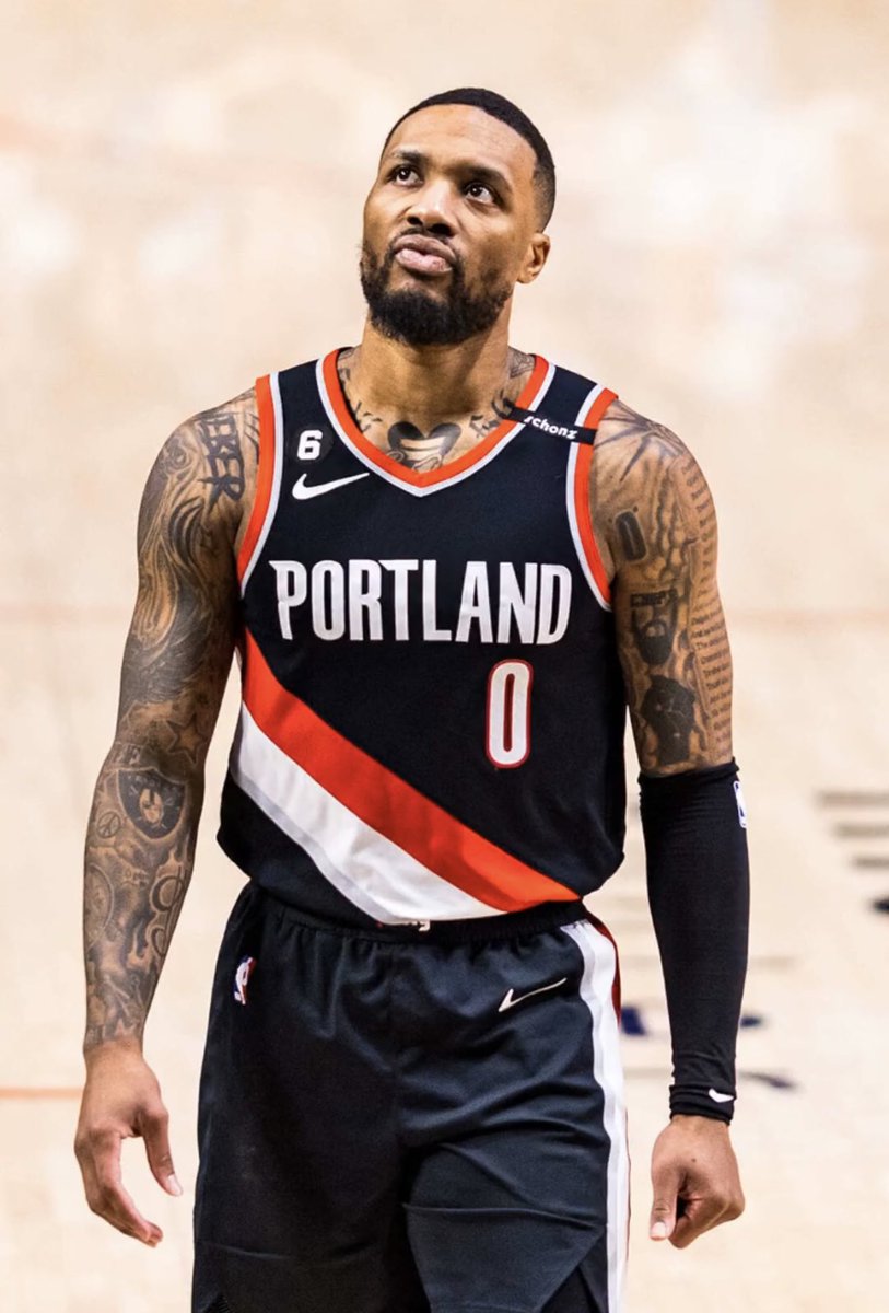 6toHombreLATAM's tweet photo. Damian Lillard clavó 71 puntos y 13 triples.

Sí, leyeron bien. ¡71 puntos! https://t.co/xG2VyYnPXd