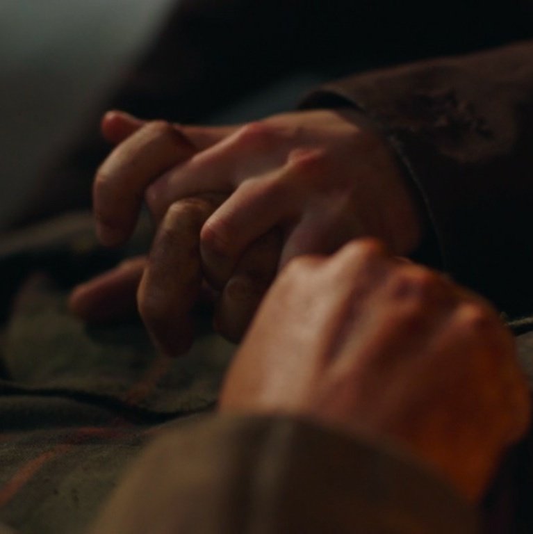 megumiswan's tweet photo. ESSE PARALELO, TÔ CHORANDO 😭😭😭 #TheLastOfUs https://t.co/tnk6dVos6V