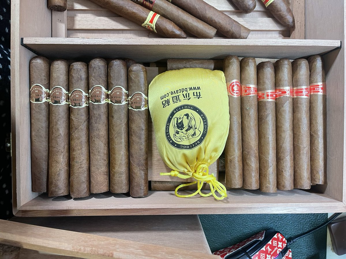 Mark100623's tweet photo. Sealed and forget, will get back two years later!#Cigartime #CigarLifestyle #cigarlife #CIGARS #CigarDaddy https://t.co/8q2XQJVIDj