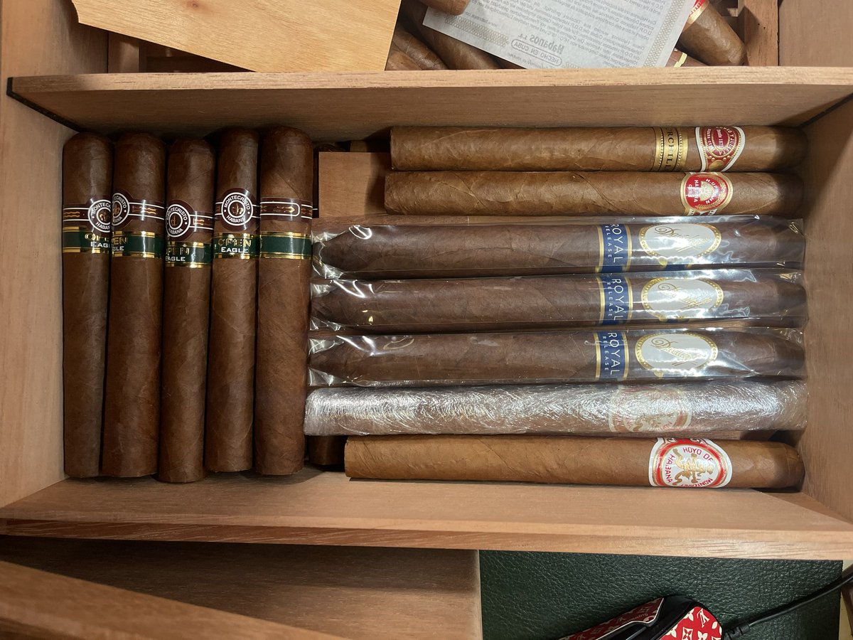 Mark100623's tweet photo. Sealed and forget, will get back two years later!#Cigartime #CigarLifestyle #cigarlife #CIGARS #CigarDaddy https://t.co/8q2XQJVIDj
