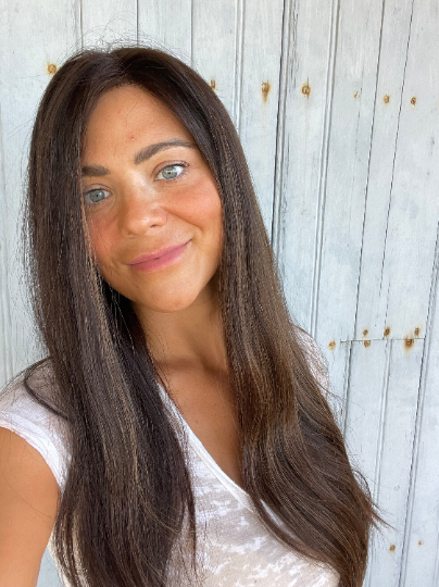 Wig 100% human hair, dark brown 26” long, lace top with silk insert Personalized Handmade wigs

Beautiful 100% jewish human hair
- Lace top with silk insert for extra comfort
- Dark brown with high lights / baby balayage
- 130% density
- 26” inches

thediamondmansion.com/product/wig-10…